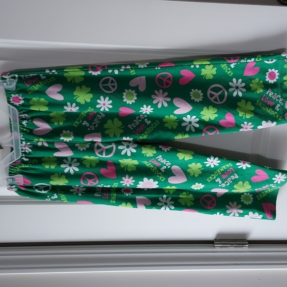 No brand sz small (6-6x) pajamas green with cute decorative print - Picture 5 of 6